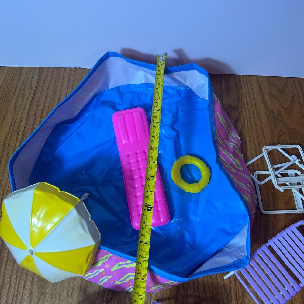 Vintage Mattel Barbie Hawaiian Fun Pool Playset Chairs Umbrella Accessories Lot - Picture 5 of 8